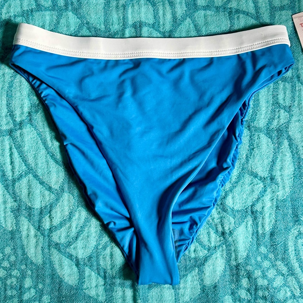Dippin' Daisy's Bandeau Top New Cheeky Bikini Bottom Swimwear Set - Picture 2 of 15